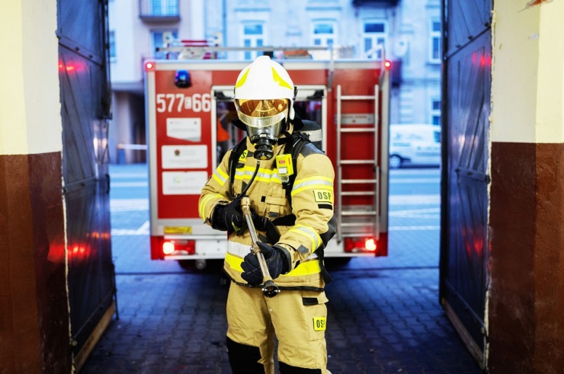 Łódzkie/ Strażacy zyskają 28 nowych pojazdów, a pogotowie - ambulans na bazie autobusu