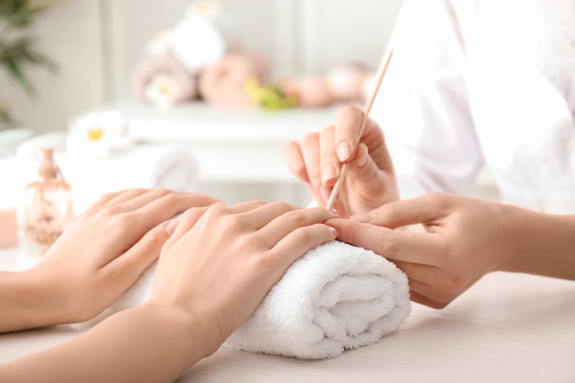 Manicure hybrydowy - sposób na piękne i zadbane paznokcie