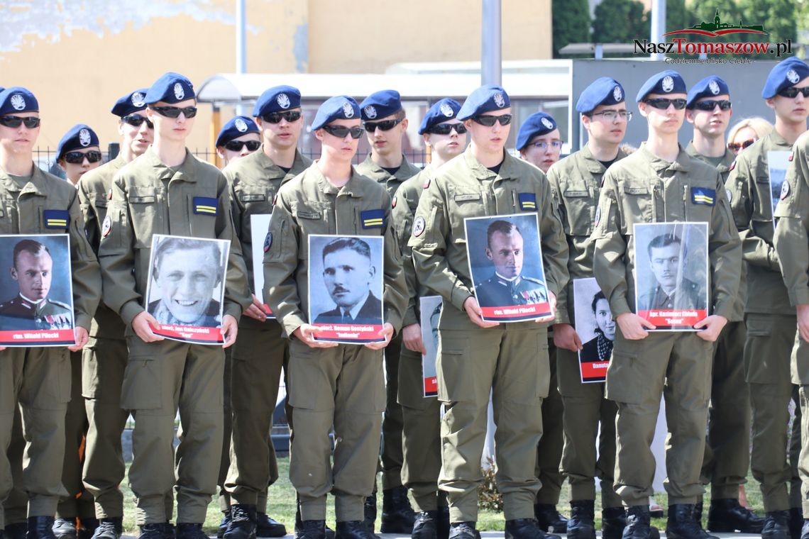 Marsz Pamięci Żołnierzy Wyklętych przeszedł ulicami Tomaszowa. Hołd dla bohaterów i patrona PCAS-u Marsz Pamięci Żołnierzy Wyklętych przeszedł ulicami Tomaszowa. Hołd dla bohaterów i patrona PCAS-u