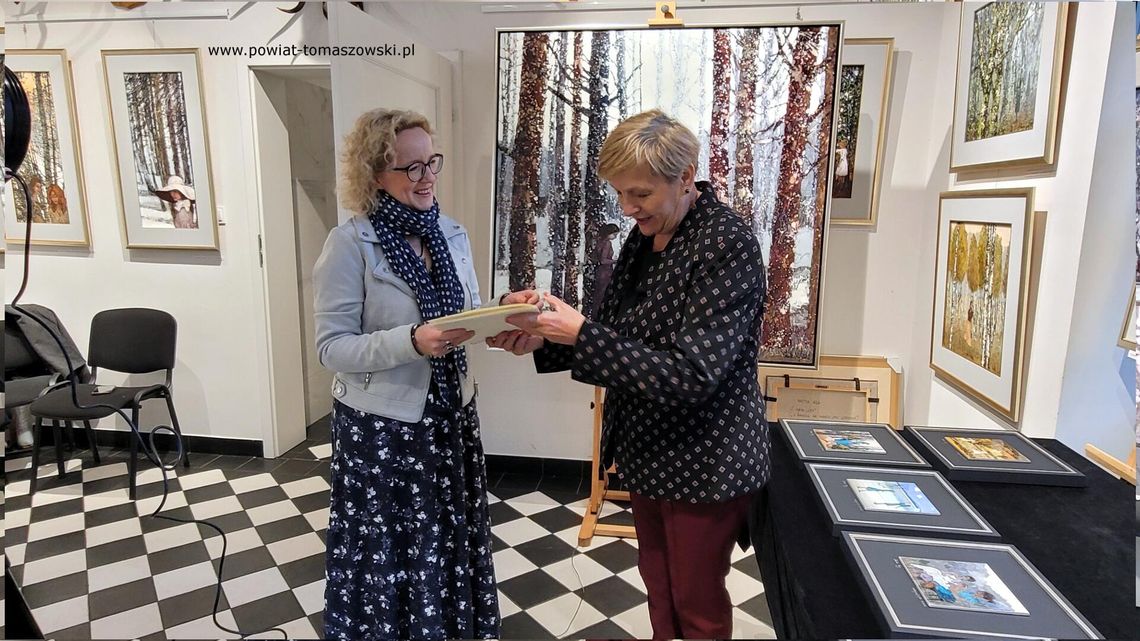 Martta Węg w Sołtysówce. Sztuka, która zatrzymuje światło, kolor i emocje Martta Węg w Sołtysówce. Sztuka, która zatrzymuje światło, kolor i emocje