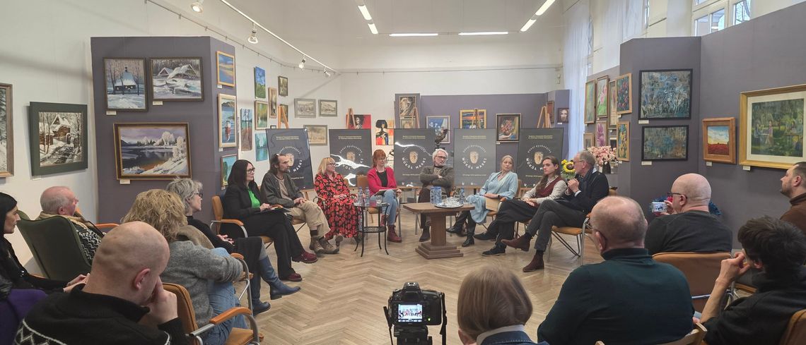 Maski, które mówią więcej niż twarz. Dyskusja w tomaszowskim muzeum Maski, które mówią więcej niż twarz. Dyskusja w tomaszowskim muzeum