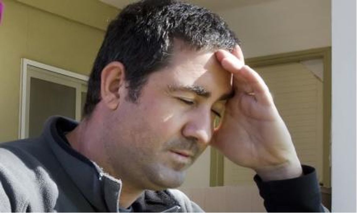 Masz zawroty głowy, drętwieją ci ręce? Te objawy u młodych powinny niepokoić