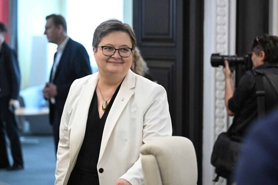 MEN: uczeń pełnoletni może sam usprawiedliwiać nieobecności