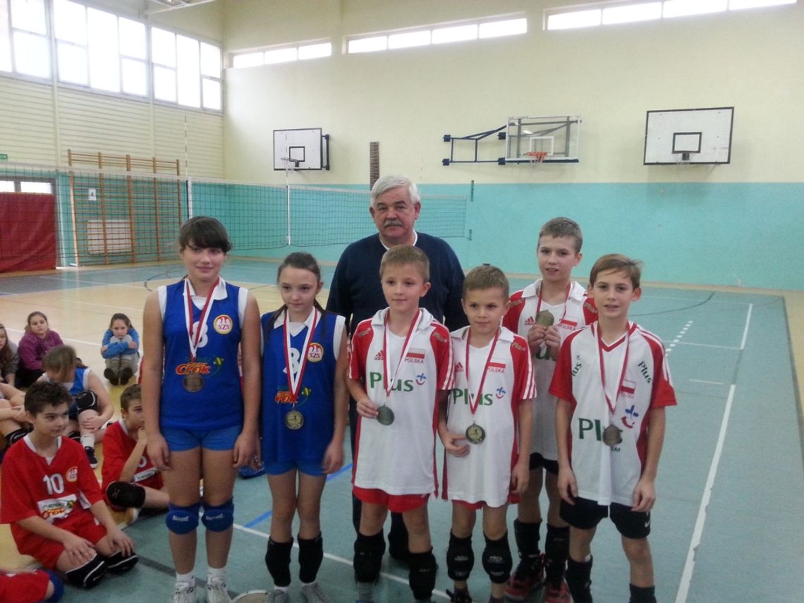 Mikołajki- 2013 – Wojewódzki  Turniej Mini Piłki Siatkowej - 30 lecie Szkoły na Niebrowie