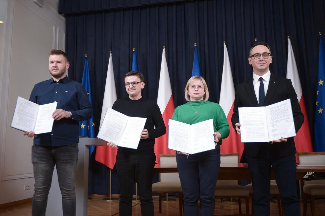 Minister infrastruktury: podpisaliśmy porozumienie z przedstawicielami polskiej branży transportowej ws. zawieszenia protestu na granicy