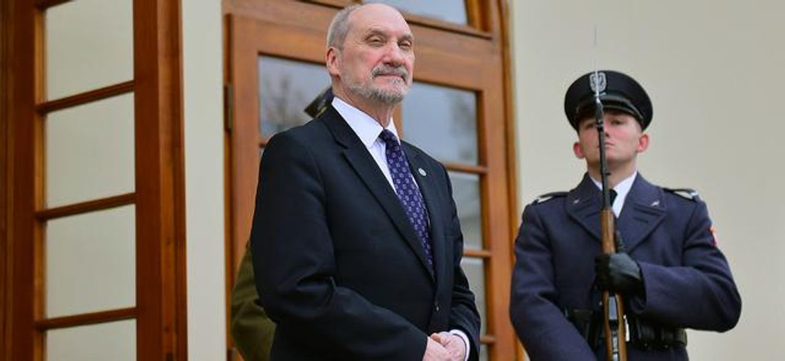 Minister na defiladzie Minister na defiladzie