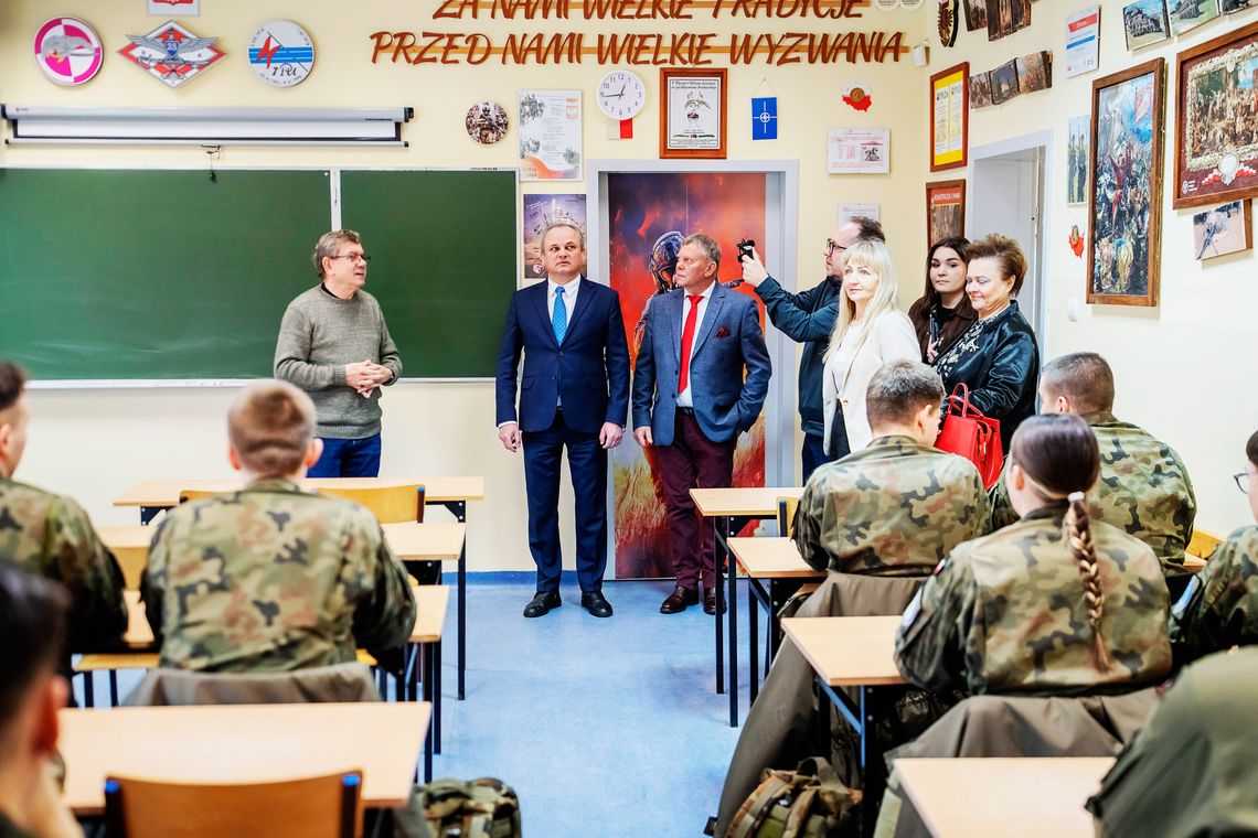 „Młodzi Zawodowcy”: ruszył nabór na stypendia. 7 tys. zł na rozwój dla uczniów z Łódzkiego