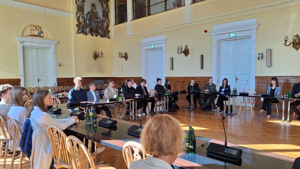 Młodzieżowa Rada Miasta Tomaszowa Mazowieckiego podsumowała kadencję 2023–2025 Młodzieżowa Rada Miasta Tomaszowa Mazowieckiego podsumowała kadencję 2023–2025