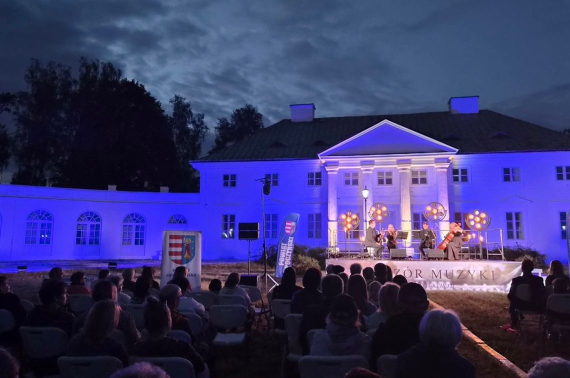 Muzyka filmowa ożywiła Pałac w Białaczowie. Letni koncert zgromadził mieszkańców i gości Muzyka filmowa ożywiła Pałac w Białaczowie. Letni koncert zgromadził mieszkańców i gości