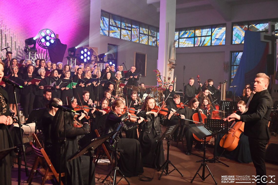 Muzyka, która zatrzymuje czas. Wyjątkowy koncert pasyjny w Tomaszowie Mazowieckim