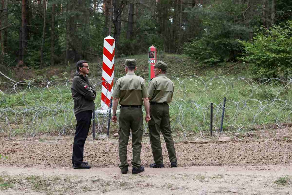 Natychmiastowe opuszczenie terytorium RP i więzienie za zniszczenie płotu. Nowe przepisy weszły dziś w życie 