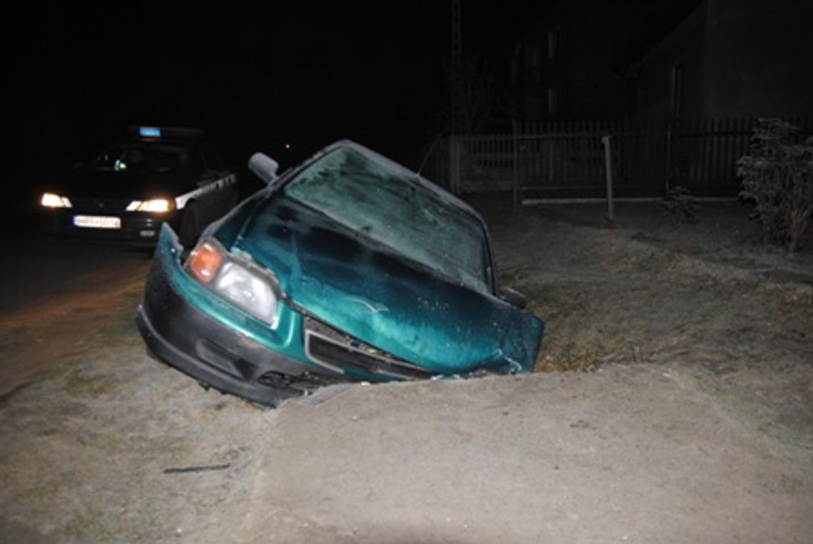 Nie dostosował prędkości, wylądował w rowie