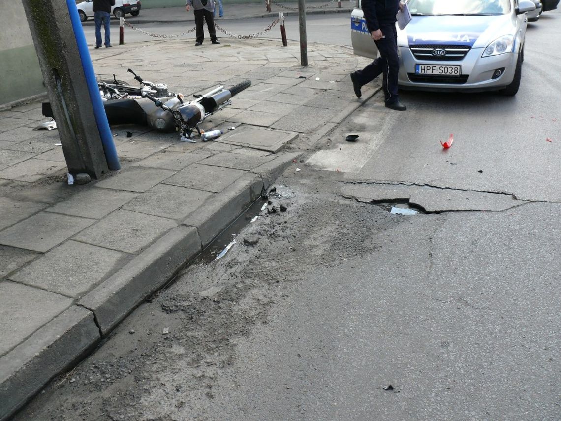 Nie ustąpił pierwszeństwa: motocyklista w szpitalu Nie ustąpił pierwszeństwa: motocyklista w szpitalu