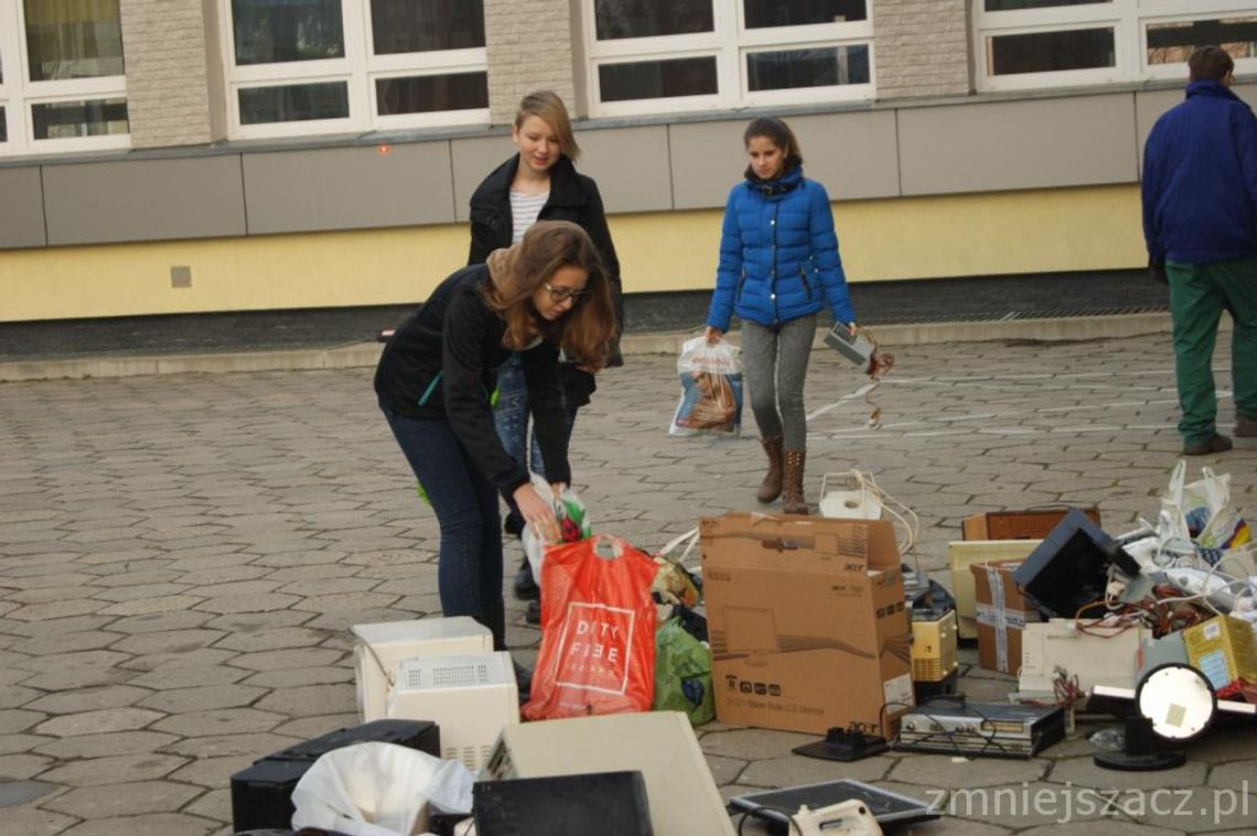 Nie wyrzucaj do kosza wszystkiego jak leci – zbieraj elektrośmieci!