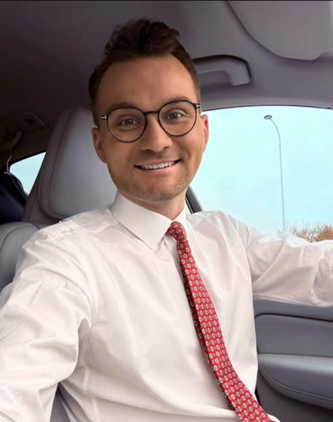 Niezły z niego cwaniak. A. Witczak wynajmuje auto na koszt podatnika