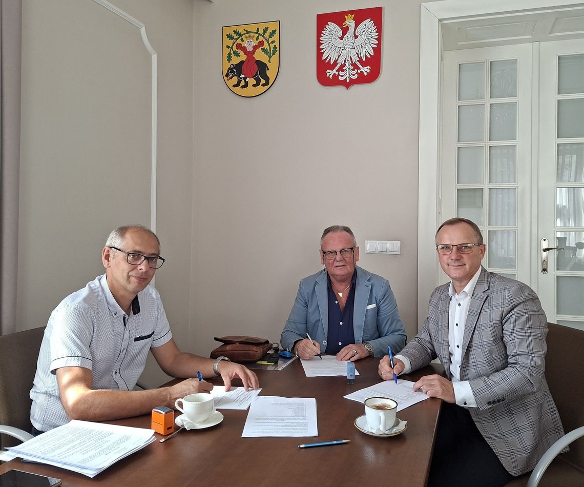 Nowa droga w Swolszewicach Małych – podpisano umowę na realizację inwestycji Nowa droga w Swolszewicach Małych – podpisano umowę na realizację inwestycji