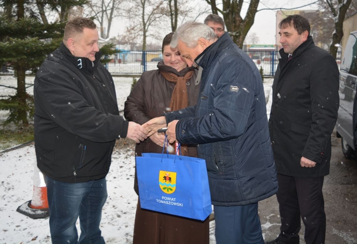 Nowe auto dla Rodzinnego Domu Dziecka