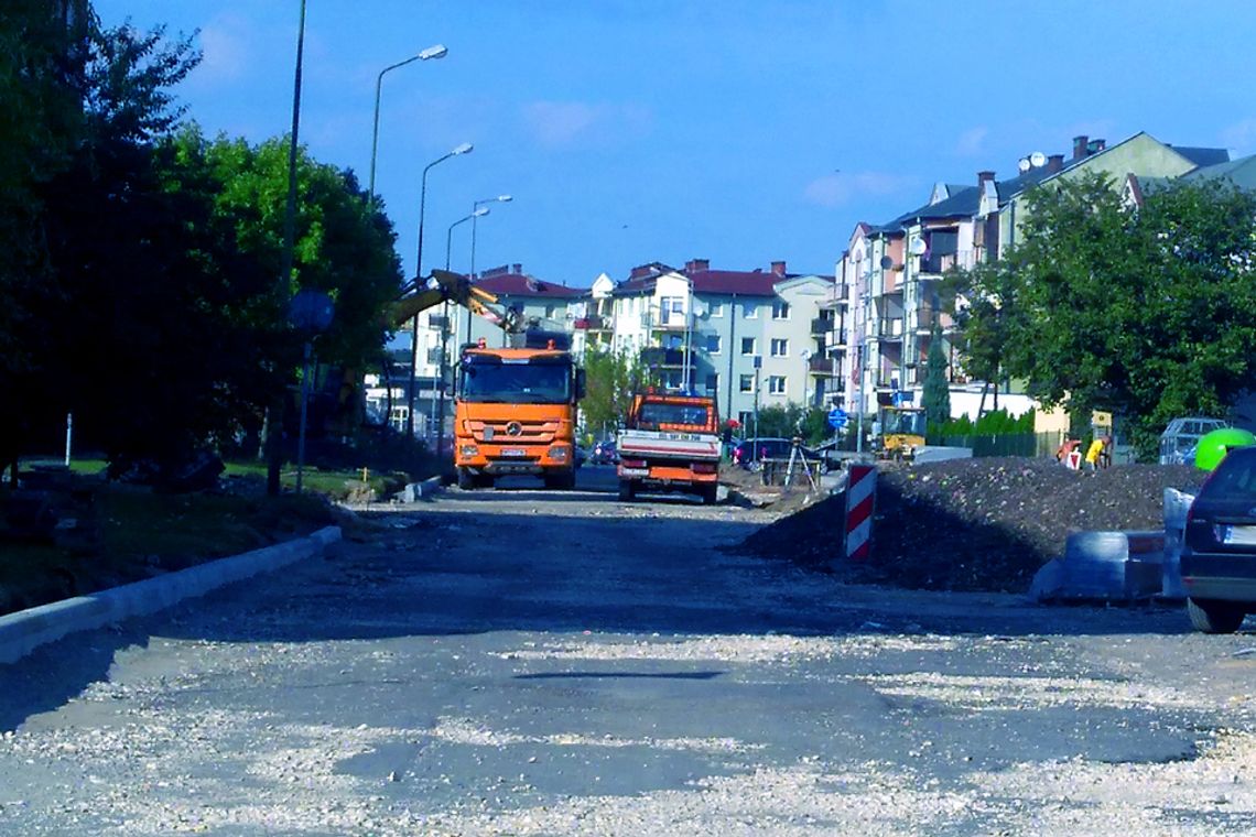 Nowe parkingi, chodniki i ścieżka rowerowa. Trwa przebudowa ulicy Sterlinga