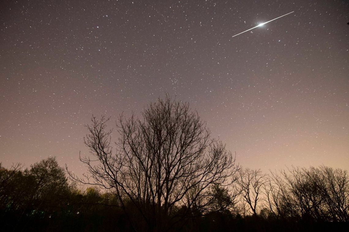 Od połowy kwietnia można obserwować wiosenne roje meteorów, m.in Lirydy