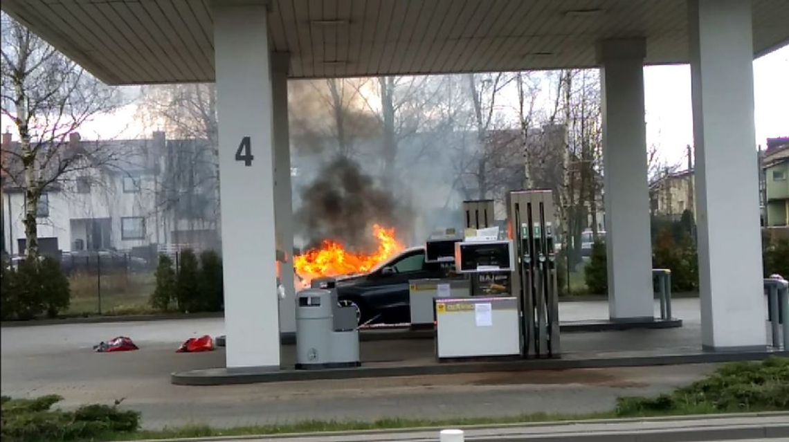 Ogień na stacji benzynowej