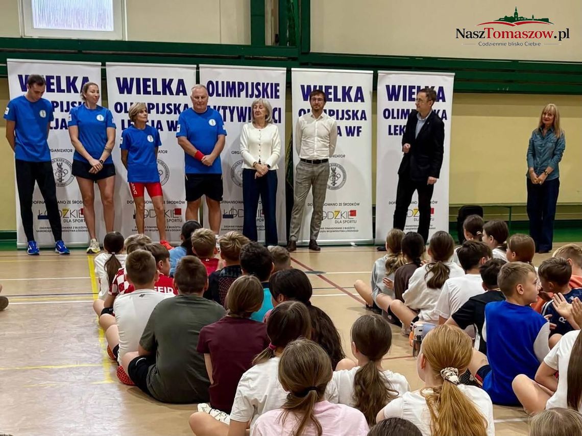 Olimpijczycy w tomaszowskiej „szóstce”. Uczniowie nie tylko ćwiczyli, ale i dotknęli medalu Olimpijczycy w tomaszowskiej „szóstce”. Uczniowie nie tylko ćwiczyli, ale i dotknęli medalu