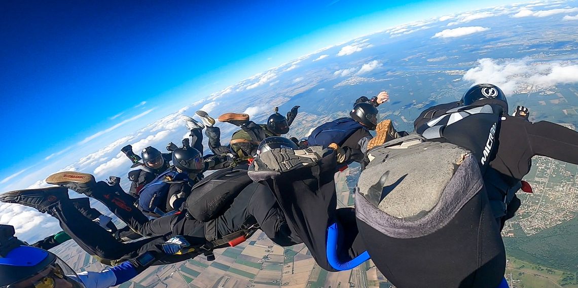 OSAS podnosi poprzeczkę. 26 żołnierzy po kursie AFF – 960 skoków, 64 wyloty, 4 km nad ziemią