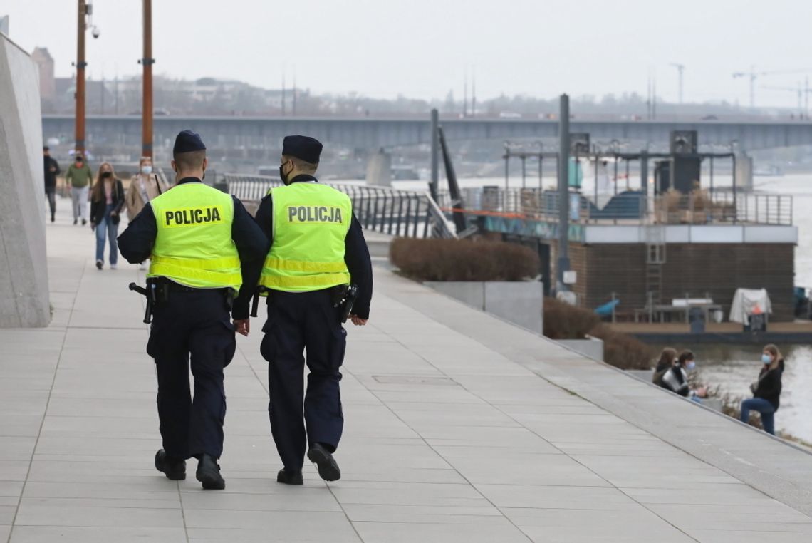 Ostatniej doby ponad 2100 mandatów za brak maseczki