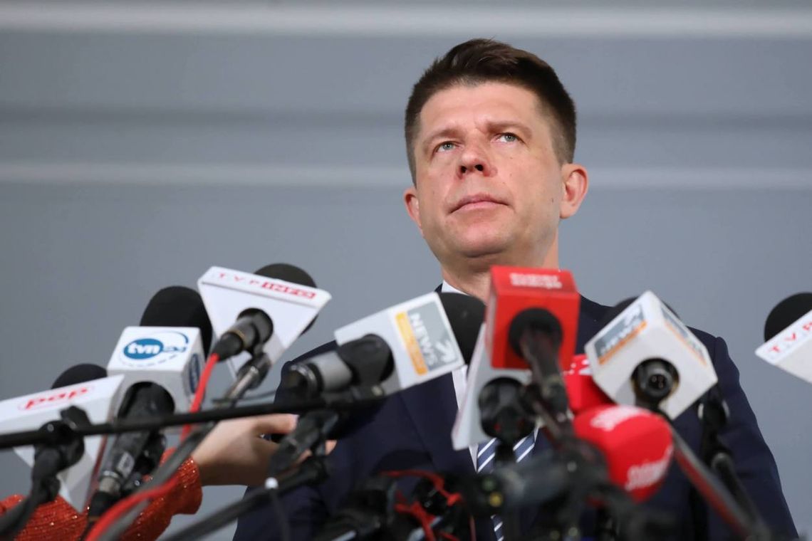 Petru o składce zdrowotnej: na 1 stycznia 2025 r. może nie być gotowy system informatyczny