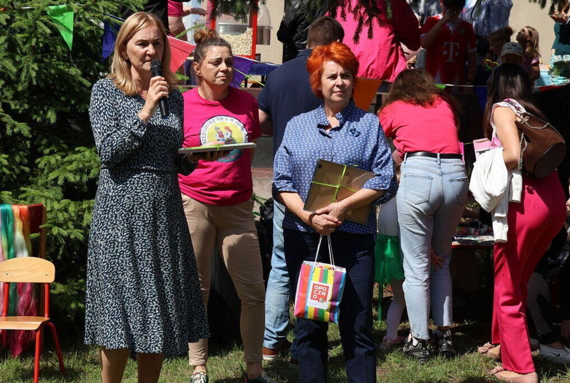 Piknik rodzinny w Przedszkolu nr 4 w Opocznie. Występy dzieci i wspólna integracja Piknik rodzinny w Przedszkolu nr 4 w Opocznie. Występy dzieci i wspólna integracja