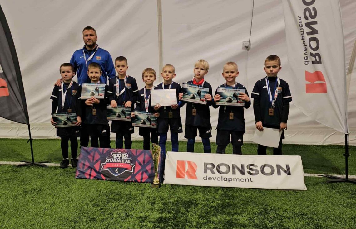 Pilica Tomaszow Mazowiecki rocznik 2018 z brązowym medalem w silnie obsadzonym turnieju w Książenicach. Pilica Tomaszow Mazowiecki rocznik 2018 z brązowym medalem w silnie obsadzonym turnieju w Książenicach.