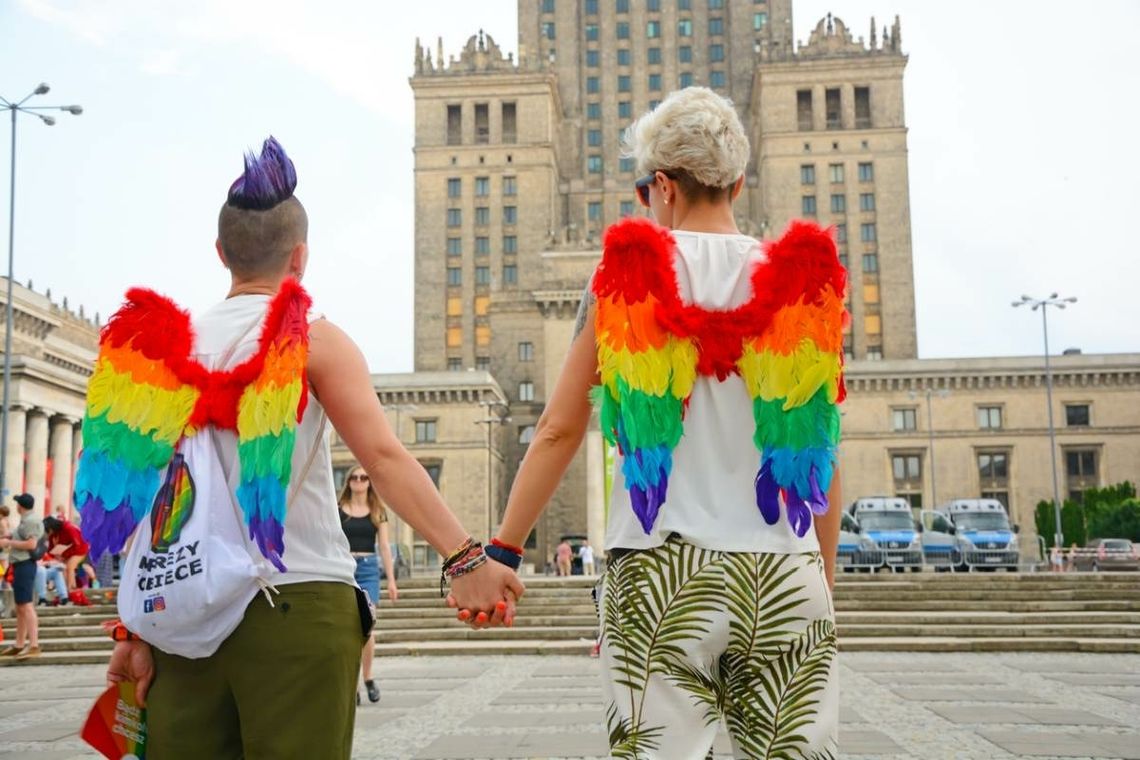 PiS ugina się w sprawie LGBT. Wiceminister pisze do samorządowców