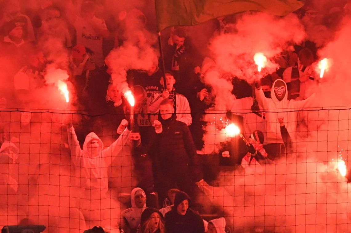 Po piątkowym meczu Widzewa w Warszawie zatrzymano 43 osoby