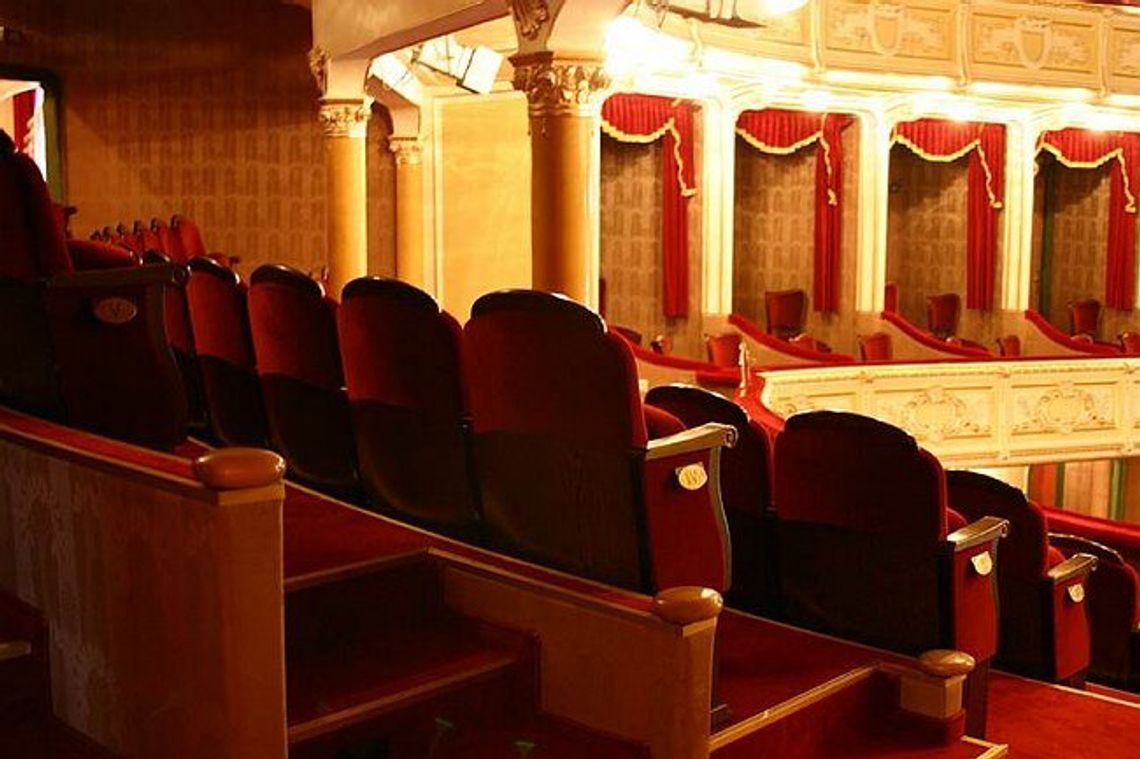 Początki teatru w Polsce