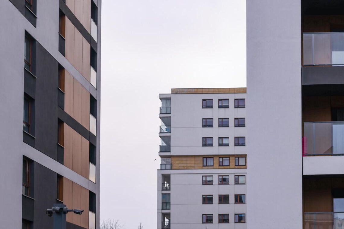 Podaż nowych mieszkań spada, ale oferta rynkowa rośnie