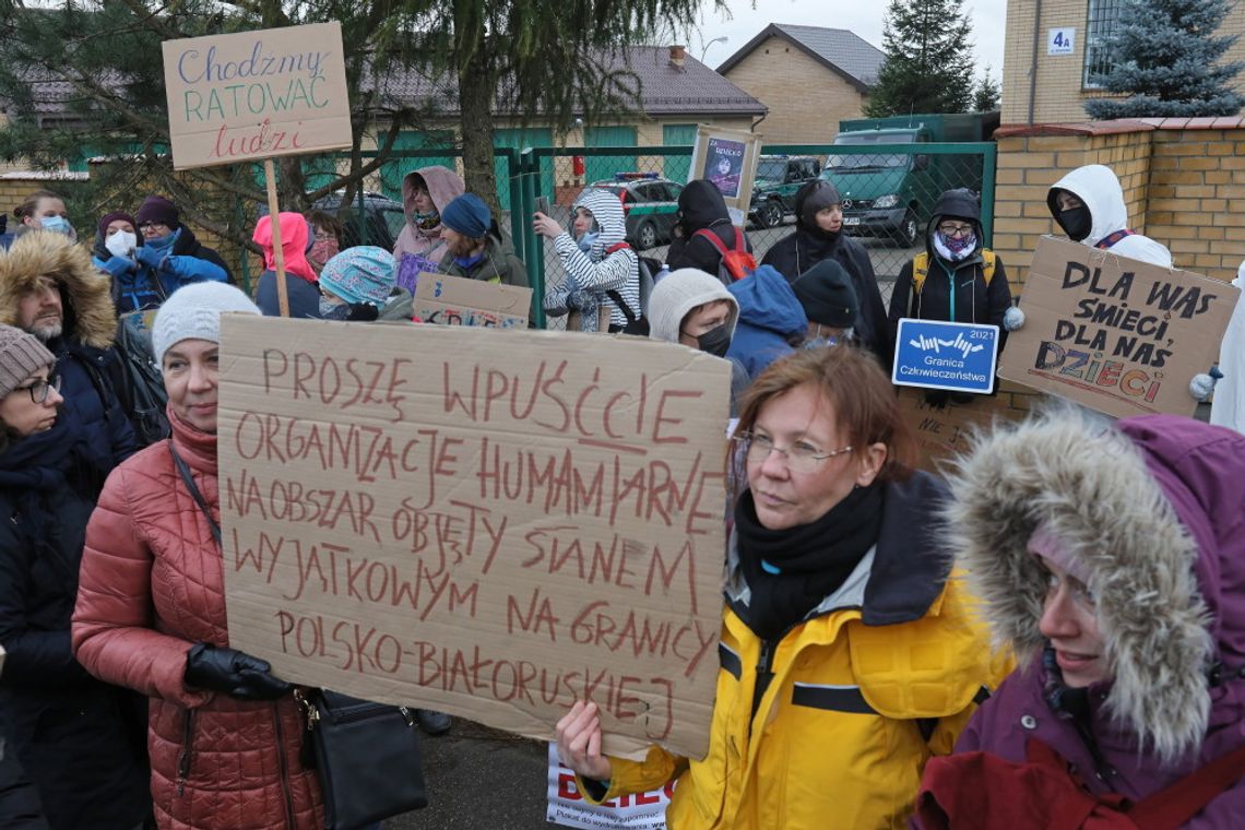 Podlaskie: protest "Matki na Granicę" przed siedzibą SG w Michałowie i apel prezydentowych
