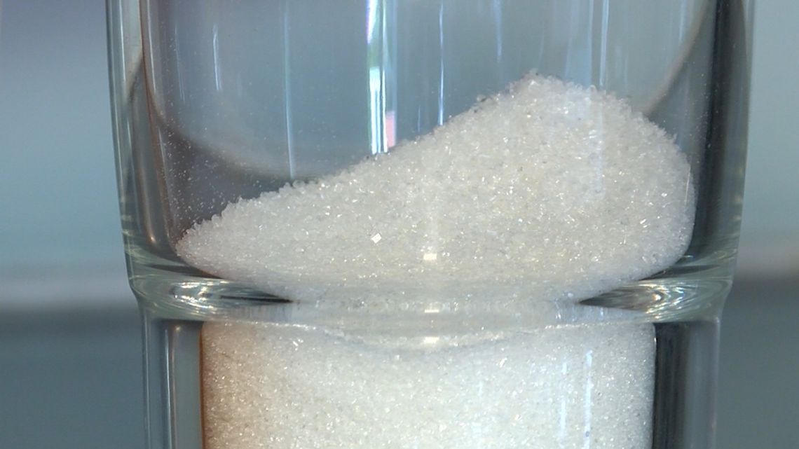 Polak zjada co miesiąc ponad kilogram cukru