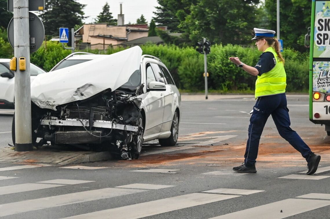 Policja: 340 wypadków podczas długiego weekendu; zginęło 21 osób