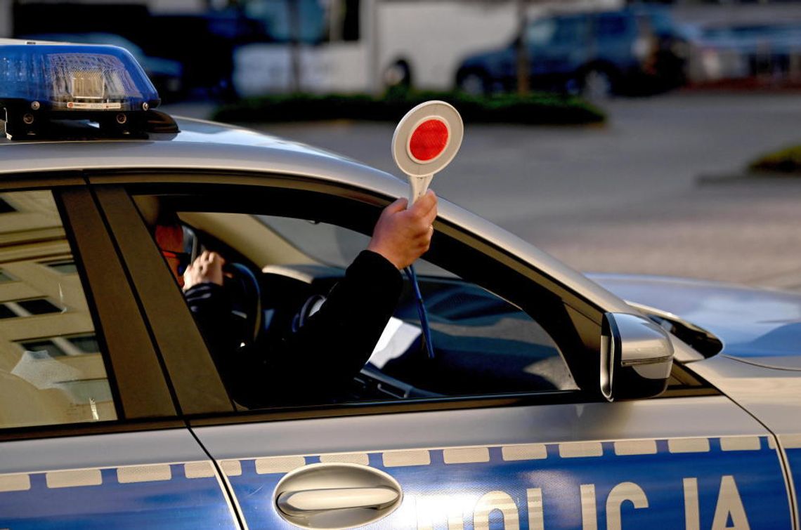 Policjanci nakładają maksymalne mandaty za najniebezpieczniejsze wykroczenia drogowe