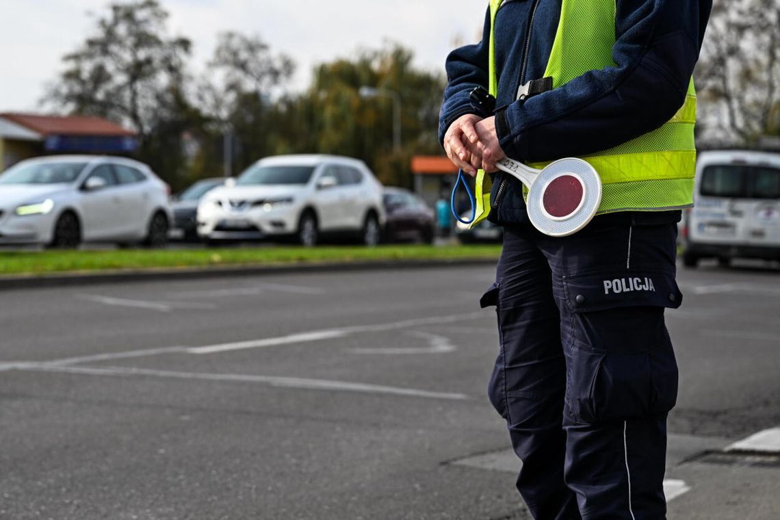 Policjanci postrzelili rowerzystę, który podczas kontroli drogowej zaatakował ich nożem i młotkiem