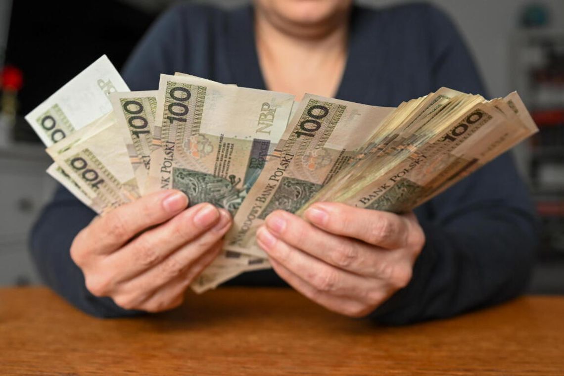 Polki zarabiają średnio o 7,8 proc. mniej niż mężczyźni; w walce z dyskryminacją ma pomóc jawność płac