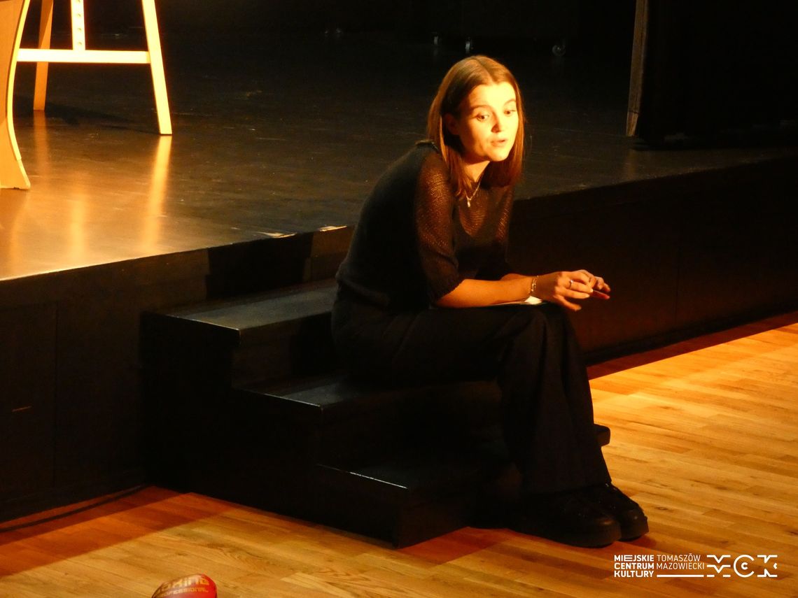 Popołudnie z teatrem w MCK „Tkacz” – „Gra w zaufanie” rozbawiła i skłoniła do refleksji Popołudnie z teatrem w MCK „Tkacz” – „Gra w zaufanie” rozbawiła i skłoniła do refleksji