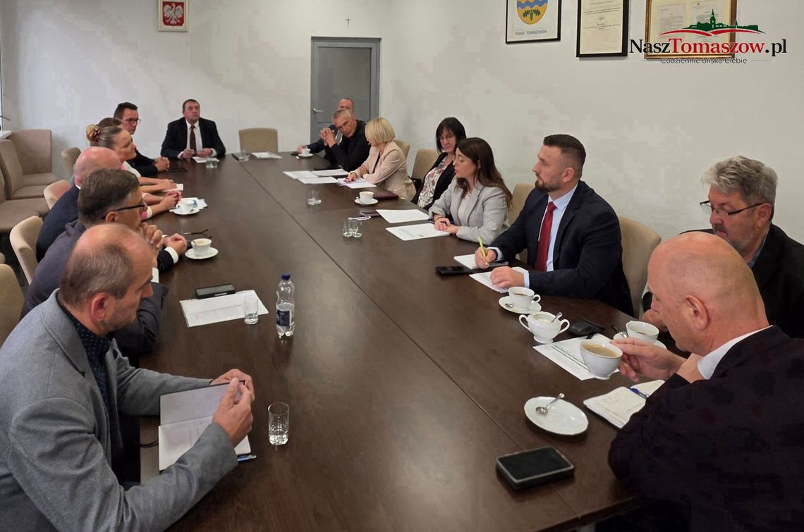 Powiat chce utrzymać jedną linię i uruchomić drugą. Teraz czeka na deklaracje samorządów Powiat chce utrzymać jedną linię i uruchomić drugą. Teraz czeka na deklaracje samorządów