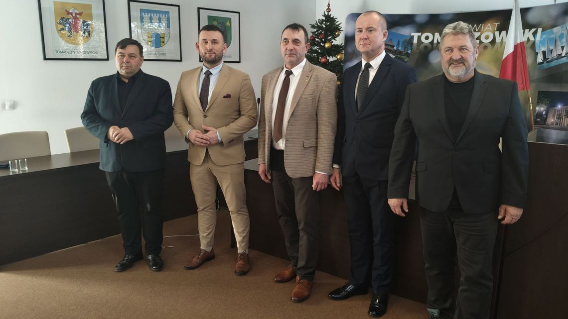 Powiat wzięty na zakładnika. Polityka destrukcji w wykonaniu radnych od Witczaka i Węgrzynowskiego