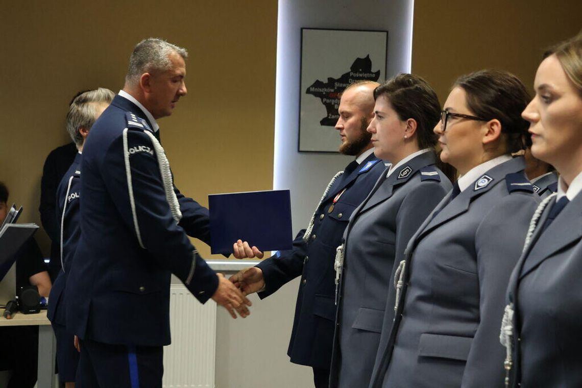 Powiatowe Święto Policji w Opocznie. Awanse, wyróżnienia i podziękowania za codzienną służbę