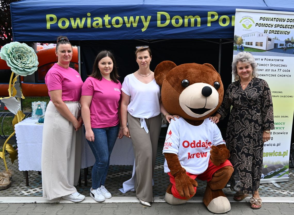 Powiatowy Piknik Zdrowia w Opocznie. Profilaktyka, badania i rodzinna atmosfera