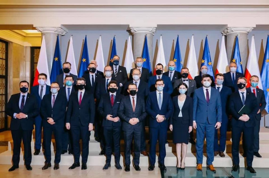 Praca, Rozwój, Odpowiedzialność ponad podziałami 