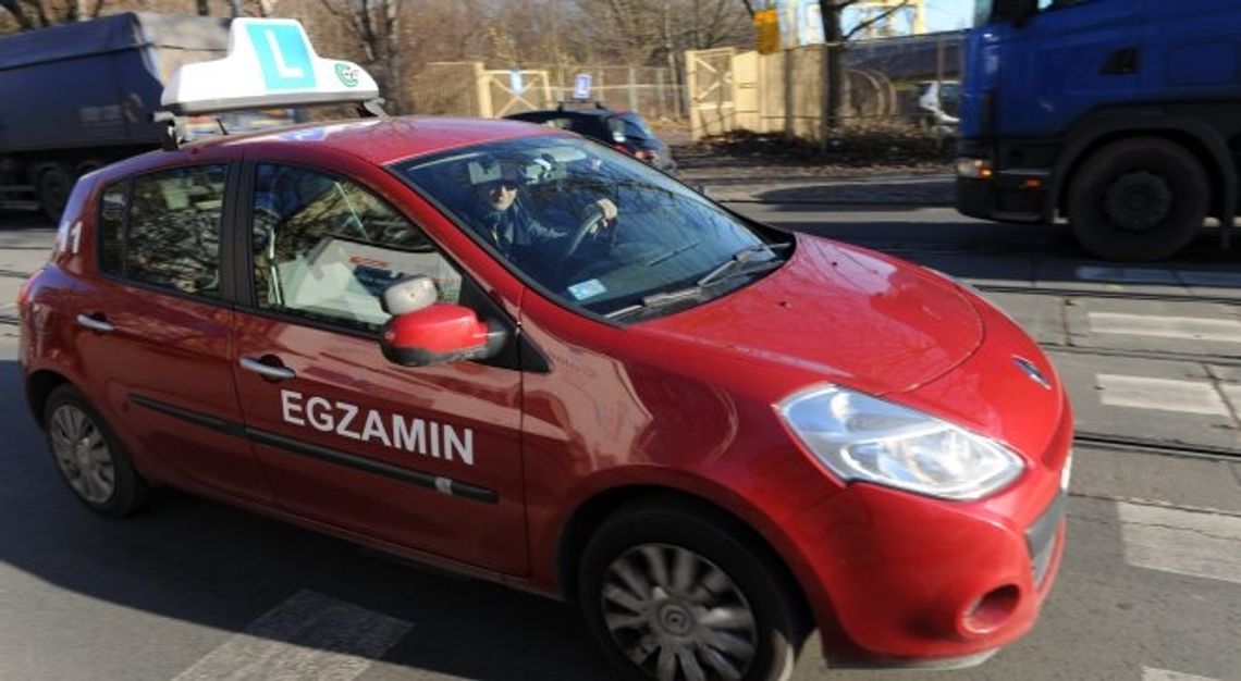 Prawo jazdy po staremu, bo system nie działa Prawo jazdy po staremu, bo system nie działa