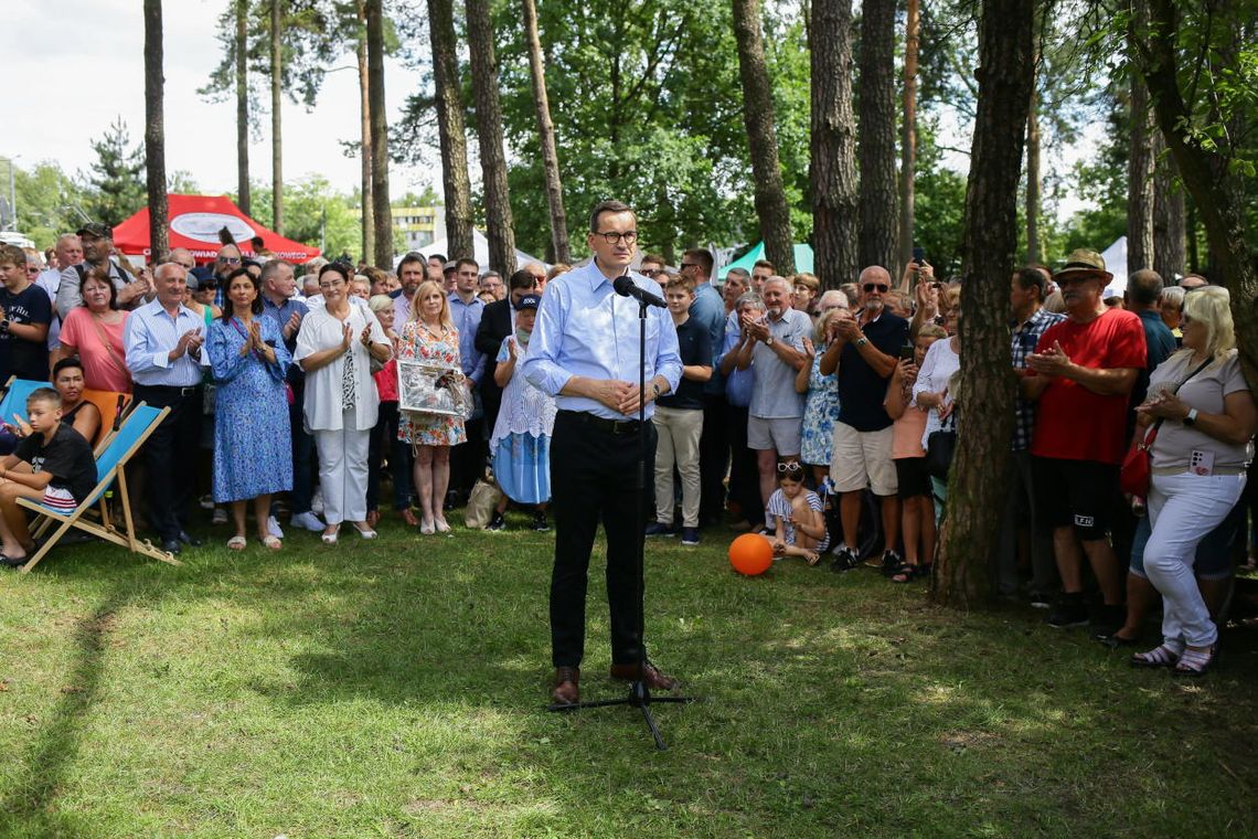 Premier: będziemy utrzymywali wszystkie programy społeczne