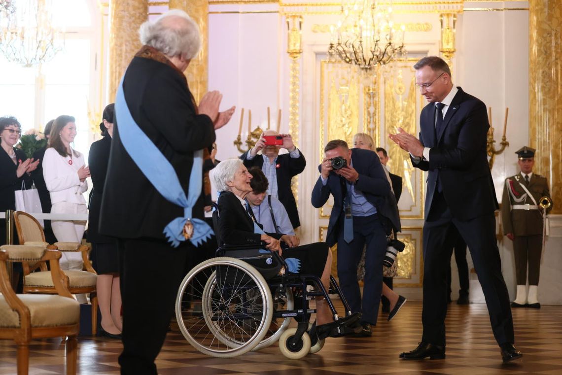 Prezydent odznaczył prof. Jadwigę Puzyninę i Jerzego Maksymiuka Orderem Orła Białego