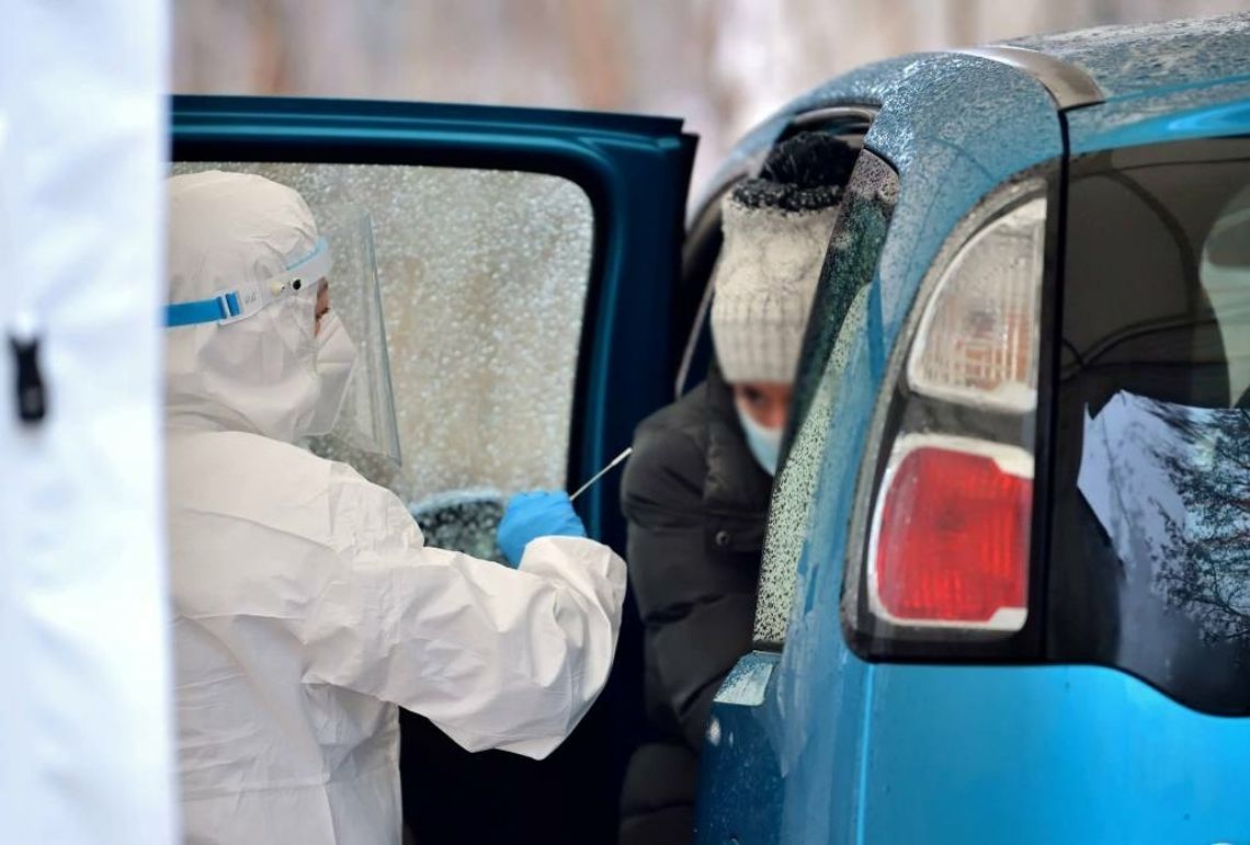 Prognoza ekspertów UW: Maksimum zakażeń w tej fali pandemii za ok. tydzień